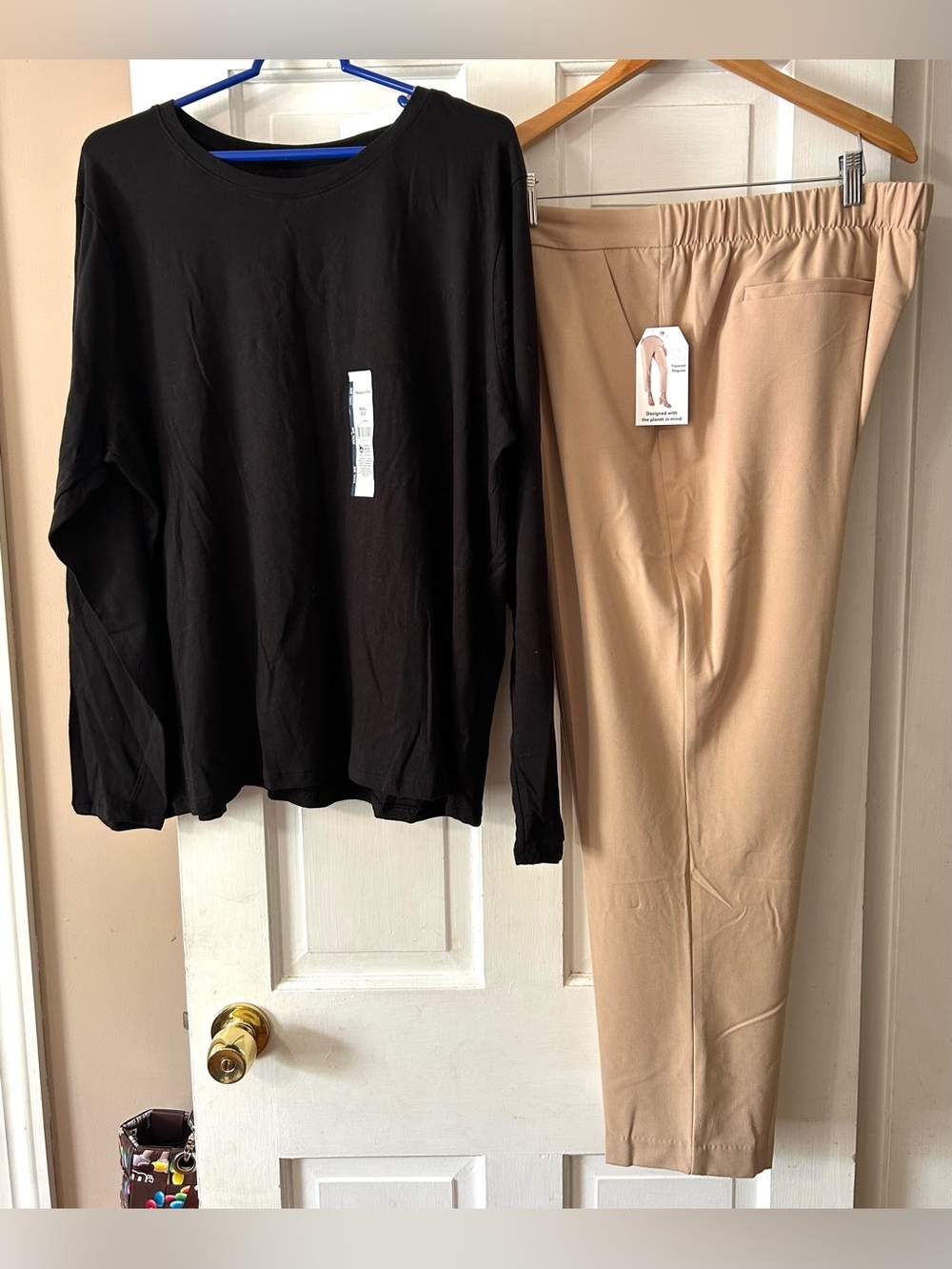Woman’s Time and Tru Caual Pants w/ Shirt 2x (22)